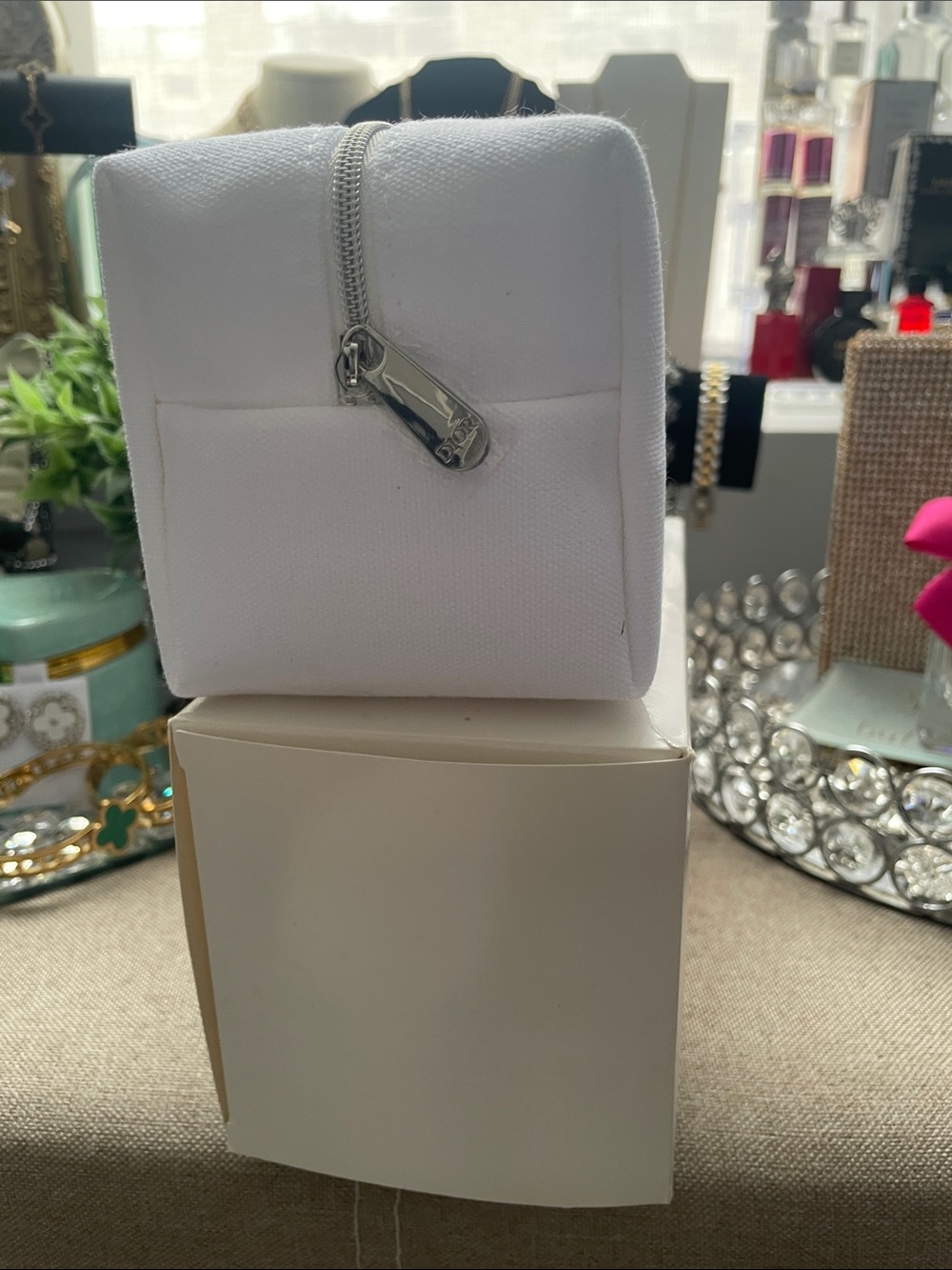 ✨Dior White Canvas Pouch with Red Miss Dior Embroidered Logo✨NWT - Picture 4 of 8